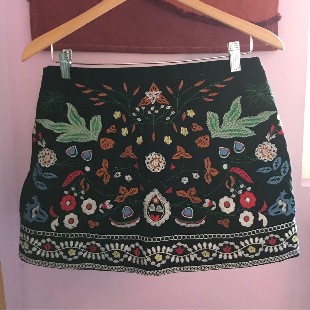Embroidered skirt